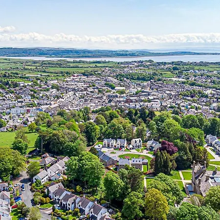 William Tower Stone Cross Mansion ألفرستون