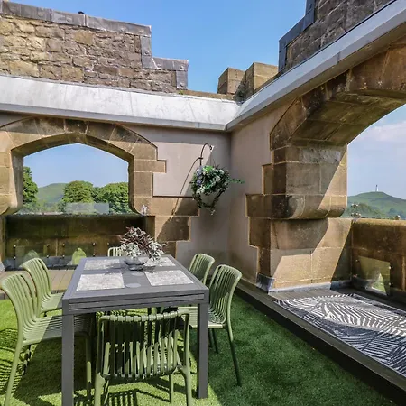 William Tower Stone Cross Mansion ألفرستون