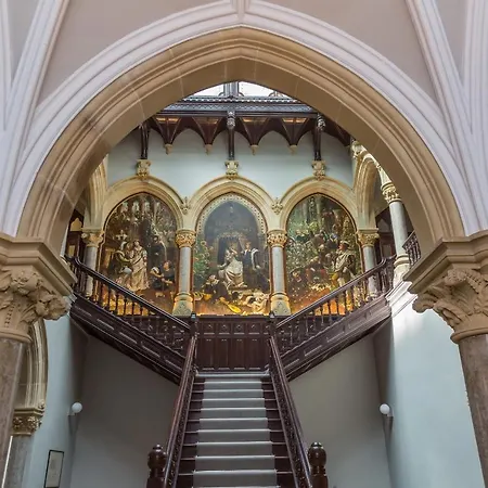 William Tower Stone Cross Mansion Apartment *
