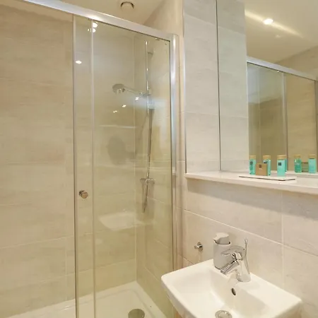 William Tower Stone Cross Mansion Apartment *