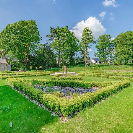 William Tower Stone Cross Mansion * ألفرستون